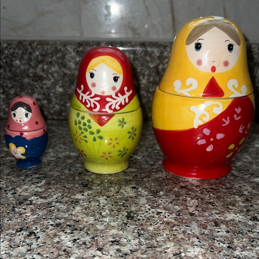 Colorful Nesting Dolls Set
